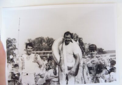 Rolf Dieffenbach (Mitte) vom MSC Schefflenz im Jahr 1983 beim Gewinn der deutschen Moto-Cross-Meisterschaft in der 250er-Klasse. Mit auf dem Siegerpodest sind Arno Drechsel (li.) und Roland Diepold (re.)